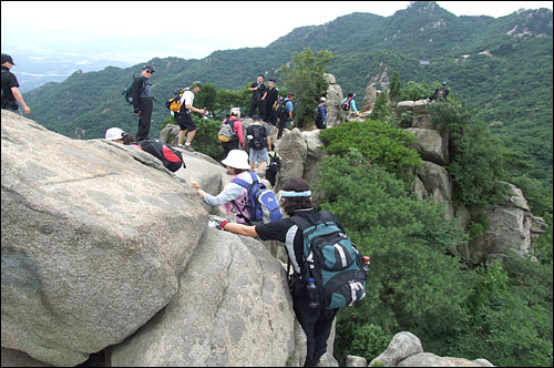 보통 ‘악(岳)’ 자가 붙은 산은 바위가 많은 산이다. 